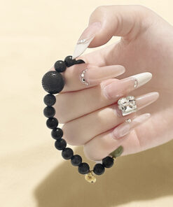 Alternative view of Qian Ling Xiang Chinese Herbal Bracelet